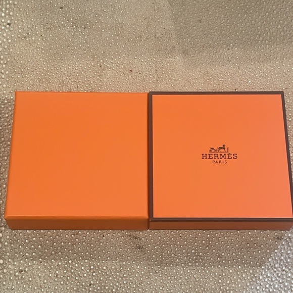 HERMES Scarf Ring Square Knot Gold Color - Picture 5 of 5